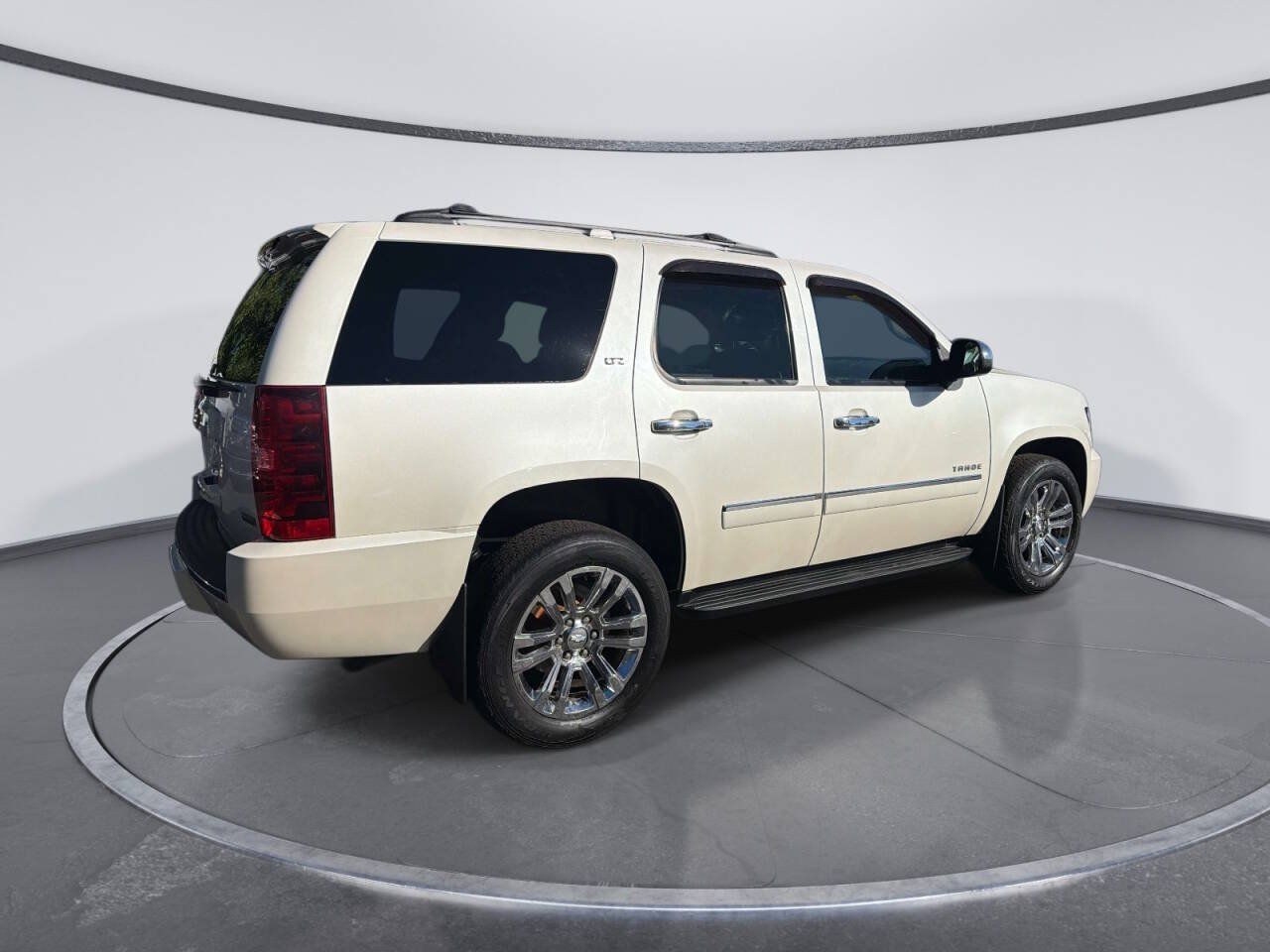 Used 2011 Chevrolet Tahoe LTZ AWD/4WD image 4