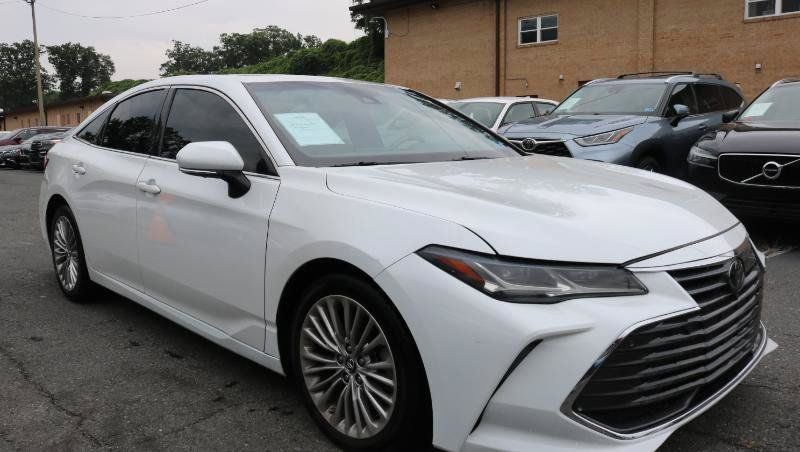 Used 2019 Toyota Avalon Limited w/ Advanced Safety Package FWD image 3