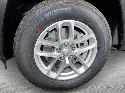 New 2026 Jeep Grand Cherokee L 4WD image 12