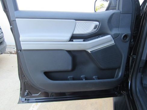 Used 2025 Ford Expedition Active image 15