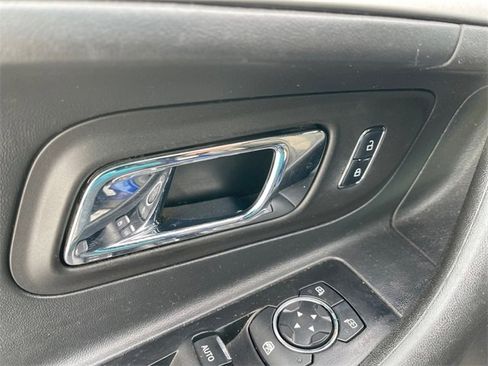 Used 2015 Ford Taurus SEL image 28