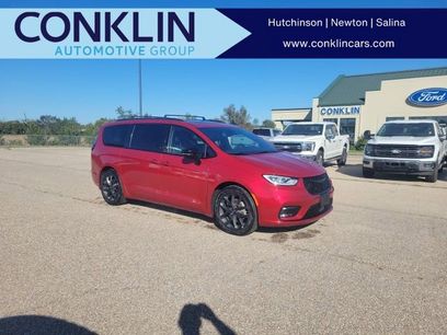Used 2025 Chrysler Pacifica Limited