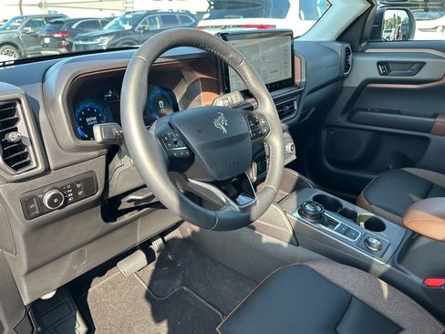 Used 2025 Ford Bronco Sport Outer Banks w/ Outer Banks Tech Package+ AWD/4WD image 14