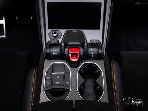 Used 2024 Lamborghini Urus Performante AWD/4WD image 40