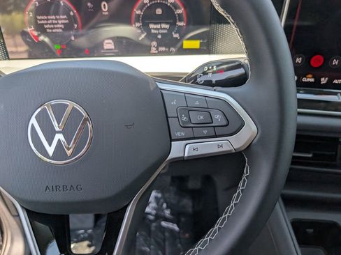 New 2025 Volkswagen Tiguan SE image 16