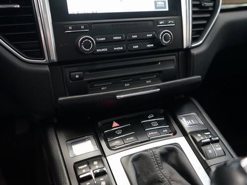 Used 2018 Porsche Macan image 41