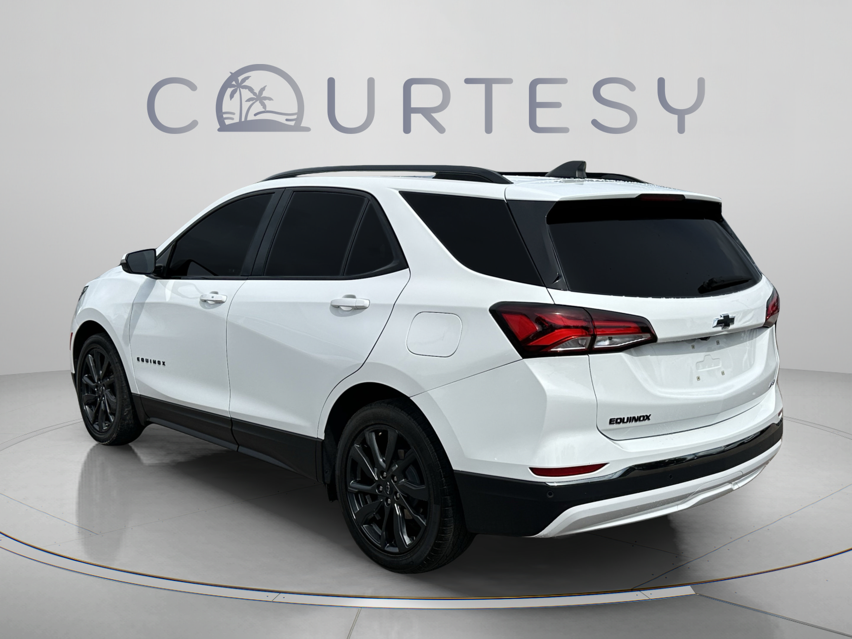 Used 2023 Chevrolet Equinox RS w/ RS Leather Package FWD image 3
