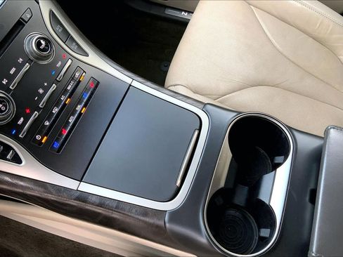 Used 2018 Lincoln MKX Reserve w/ Driver Assistance Package FWD image 16