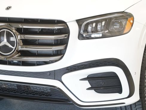 Used 2024 Mercedes-Benz GLS 580 4MATIC image 6