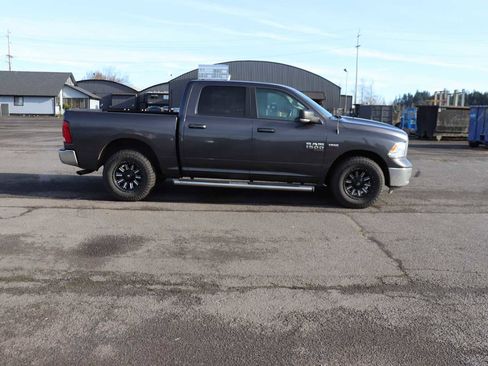 Used 2019 RAM 1500 Classic SLT w/ Luxury Group image 4