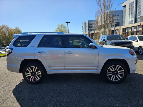 Used 2024 Toyota 4Runner Limited AWD/4WD image 4