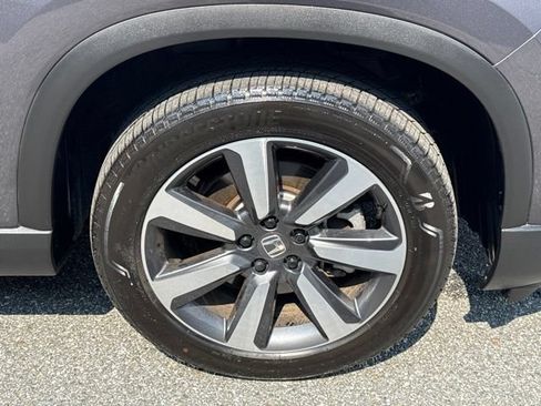 Certified 2025 Honda Pilot Touring image 29