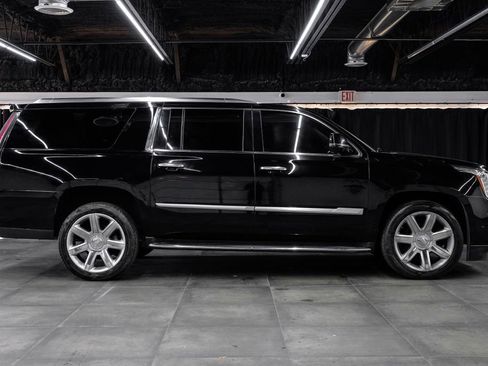 Used 2020 Cadillac Escalade ESV Luxury RWD image 10