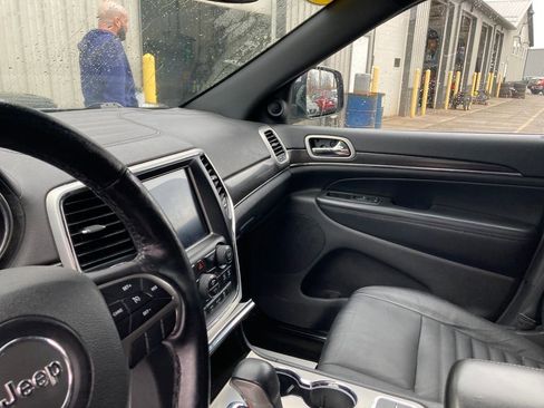 Used 2018 Jeep Grand Cherokee Limited image 17