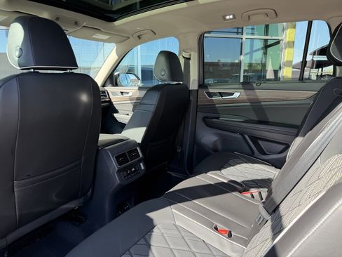 Used 2024 Volkswagen Atlas SEL Premium R-Line image 34