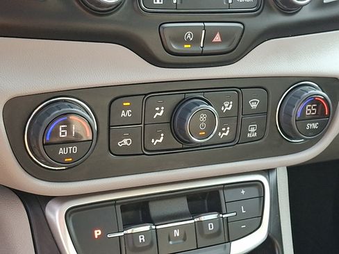 Used 2023 GMC Terrain SLT AWD/4WD image 17