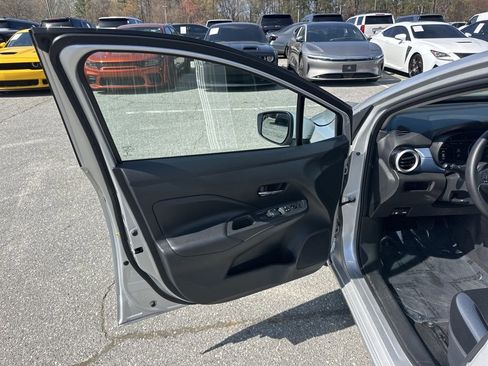 Used 2025 Nissan Versa SV image 22