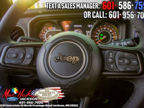 Used 2025 Jeep Wrangler Unlimited Rubicon w/ XTREMEE 35" Tire Package image 17