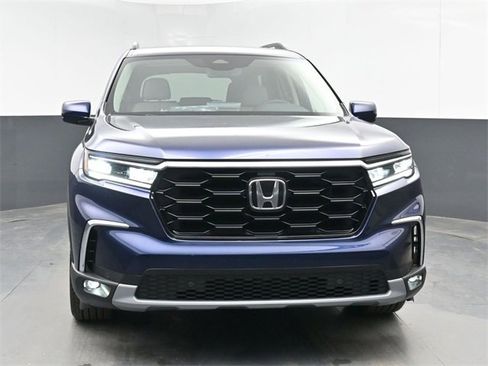New 2025 Honda Pilot Touring image 3