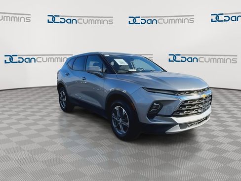 Used 2024 Chevrolet Blazer LT FWD image 3