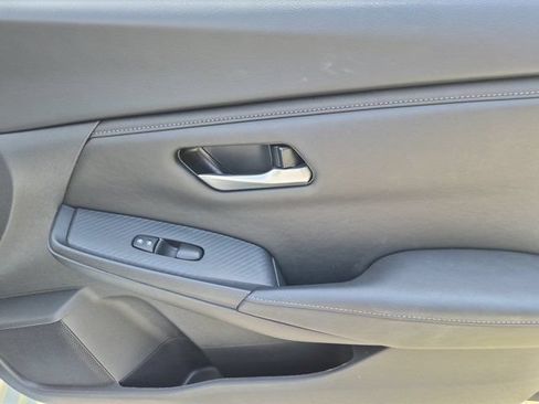 Used 2025 Nissan Sentra SV FWD image 32