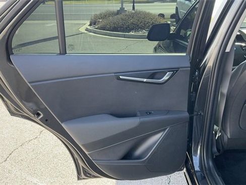 Used 2024 Kia Niro EX Touring image 12
