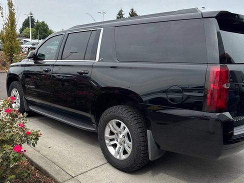 Used 2018 Chevrolet Suburban LT w/ Luxury Package AWD/4WD image 7
