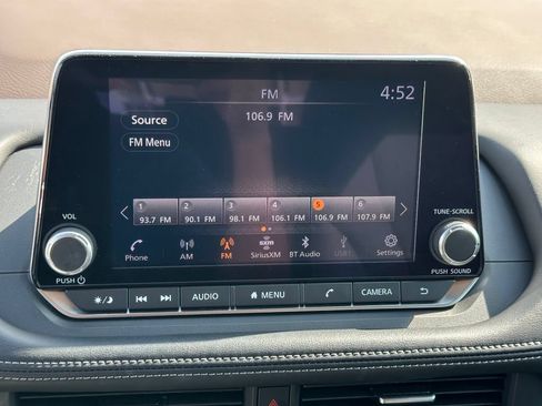 Used 2023 Nissan Rogue S FWD image 23