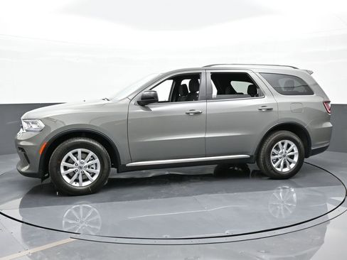 Used 2024 Dodge Durango SXT w/ 3rd Row Seating Group image 2