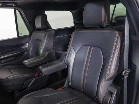 Used 2024 Ford Expedition Platinum image 22