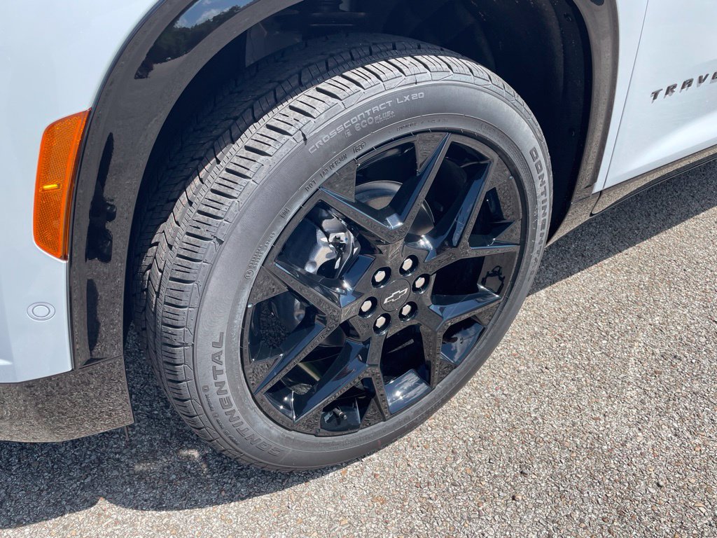 New 2026 Chevrolet Traverse RS w/ LPO, Floor Liner Package FWD image 13
