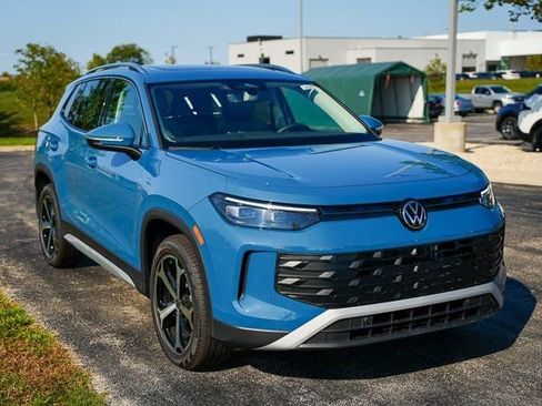 New 2025 Volkswagen Tiguan SE image 46