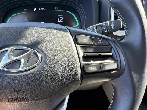 Used 2025 Hyundai Venue SEL FWD image 28