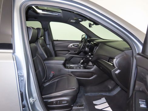 Used 2023 Chevrolet Traverse Premier AWD/4WD image 39