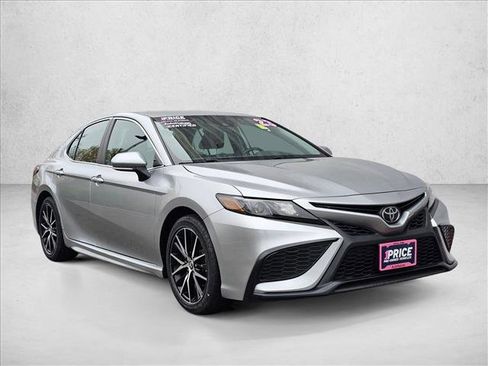 Used 2023 Toyota Camry SE image 7