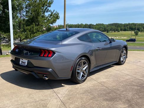 Used 2025 Ford Mustang Coupe RWD image 6