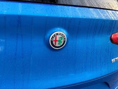 Used 2023 Alfa Romeo Stelvio Veloce AWD/4WD image 10