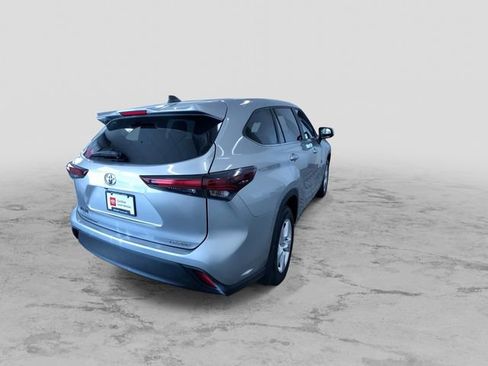 Certified 2024 Toyota Highlander LE image 10