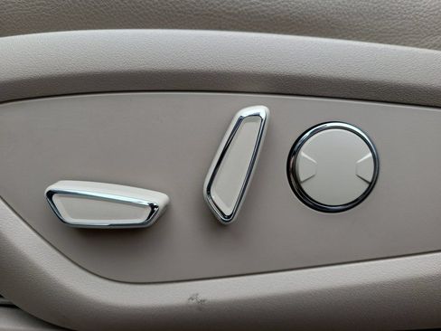 Used 2022 Lincoln Nautilus AWD w/ Premium Package image 17