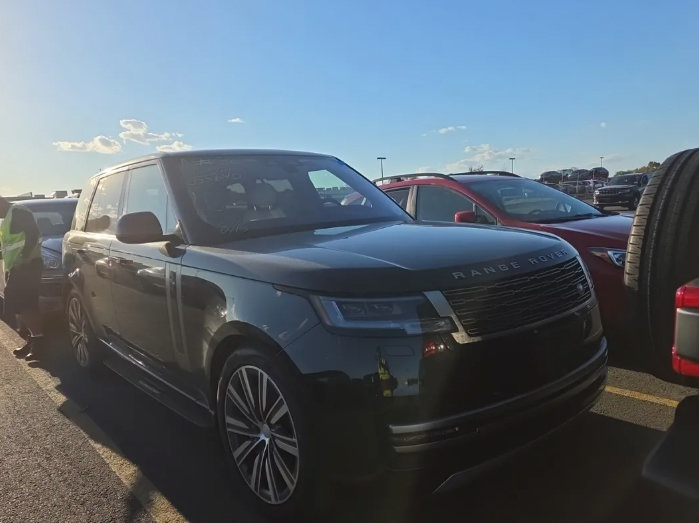 Used 2023 Land Rover Range Rover SE AWD/4WD image 1