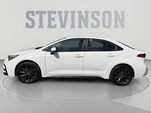 Used 2026 Toyota Corolla SE FWD image 2