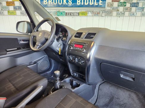 Used 2012 Suzuki SX4 AWD Hatchback image 2
