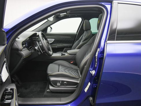 New 2025 Maserati Grecale GT image 18