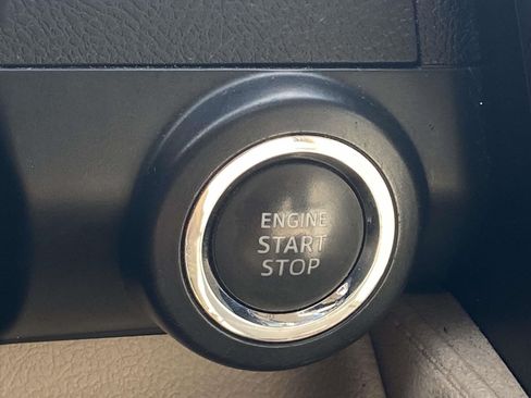Used 2012 Toyota Camry XLE w/ Convenience Pkg FWD image 26