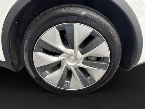 Used 2021 Tesla Model Y Long Range image 22