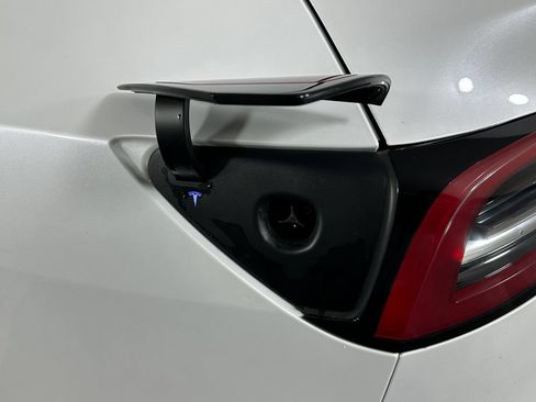 Used 2023 Tesla Model Y Long Range AWD/4WD image 7