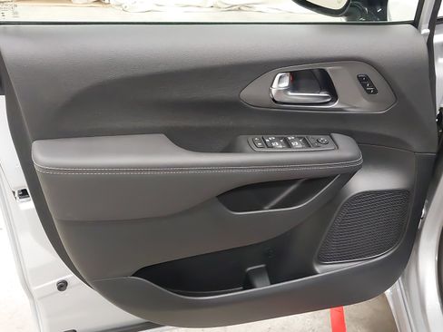 New 2026 Chrysler Pacifica Select image 24