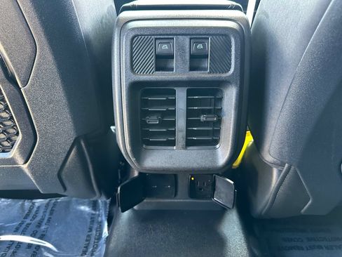 Used 2025 Ford Bronco Badlands AWD/4WD image 36