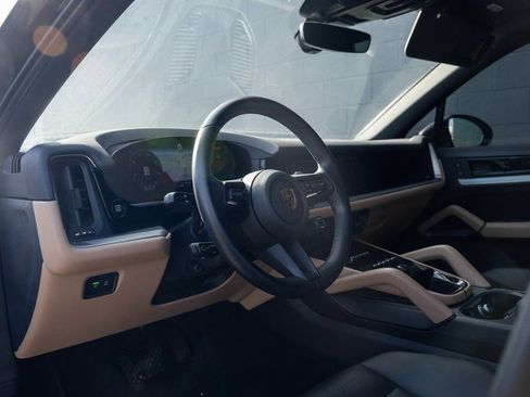 Certified 2024 Porsche Cayenne image 4