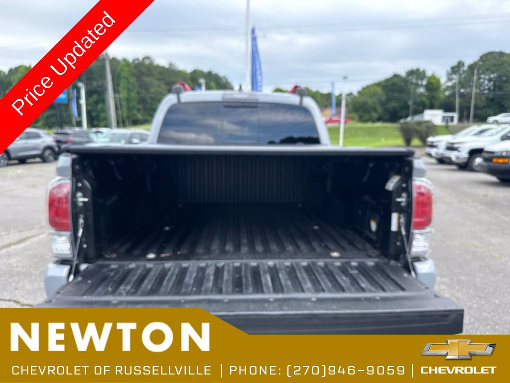 Used 2021 Toyota Tacoma TRD Sport AWD/4WD image 9